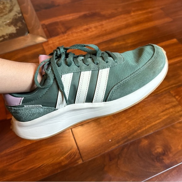 Adidas Green and Cream Classic Sneakers with Suede Finish - Picture 15 of 16